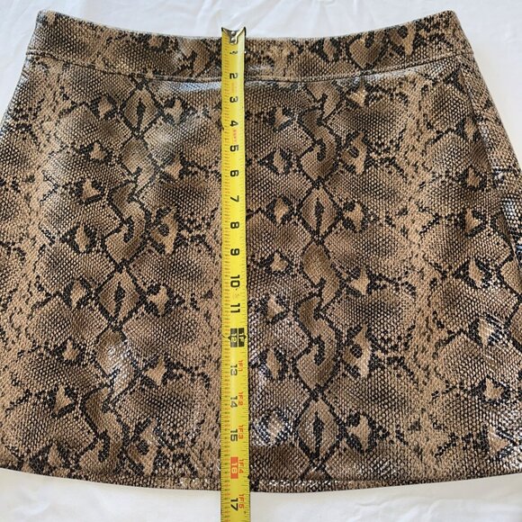 Blanknyc Brown & Black Snake Print Faux Leather Mini Skirt Size 31 - Picture 9 of 9